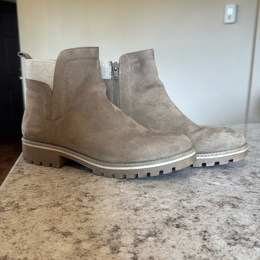 Sole Society Tan Suede Chelsea Boots